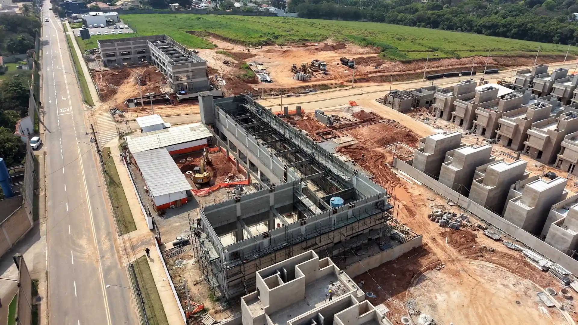 Foto aérea da obra do Plaza Las Villas de setembro/2026. Vista aérea da obra do Plaza Las Villas em setembro de 2026